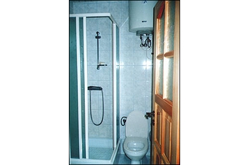 Polonia Chata Stegna, Exterior